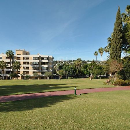 Appartamento Torres De Aloha 2 Bdr Puerto Banus Marbella Esterno foto