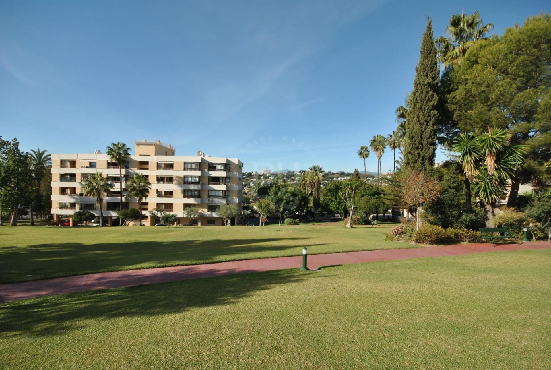 Appartamento Torres De Aloha 2 Bdr Puerto Banus Marbella Esterno foto